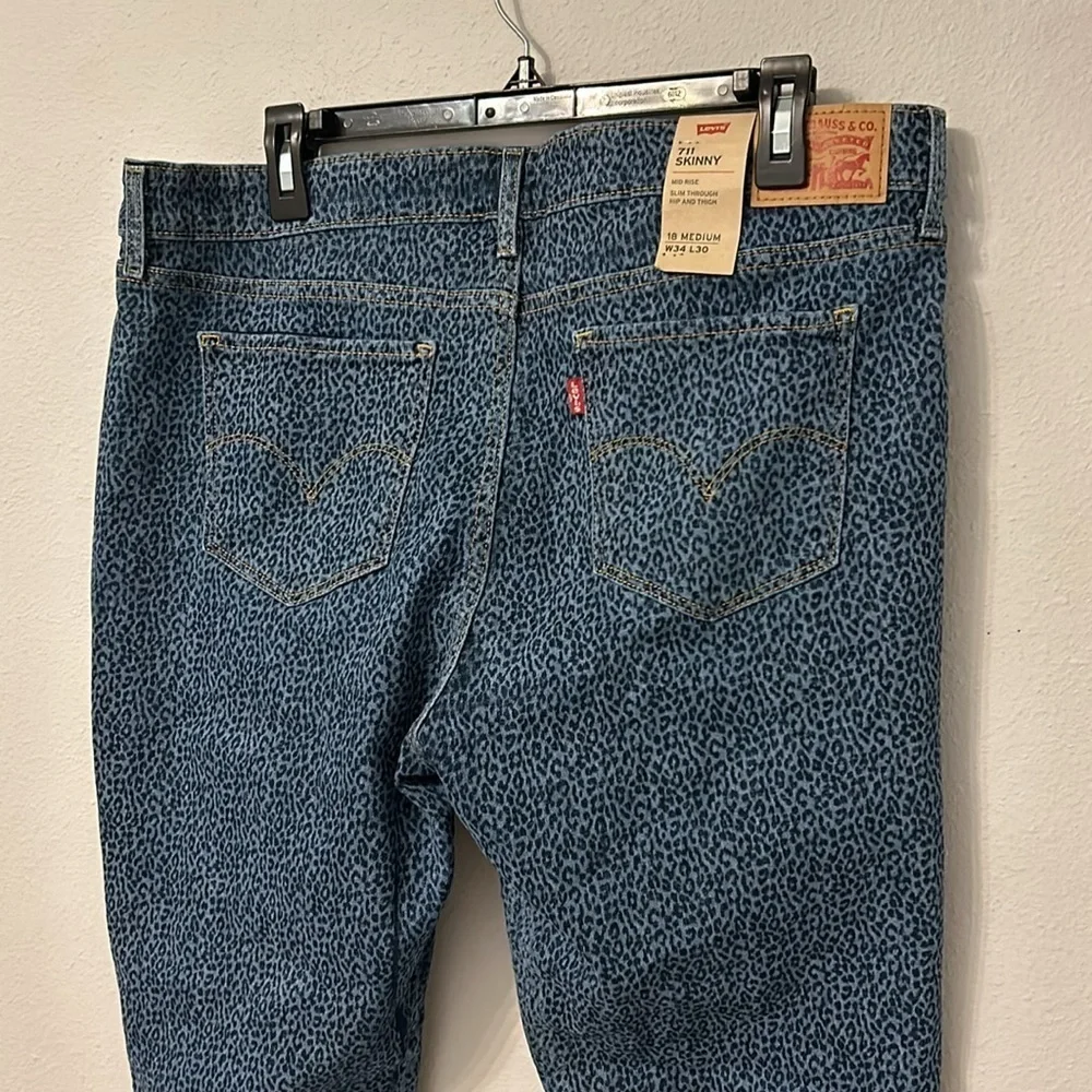 NWT Women’s Levi’s Sculpt 711 skinny, blue animal print denim, plus size 18.